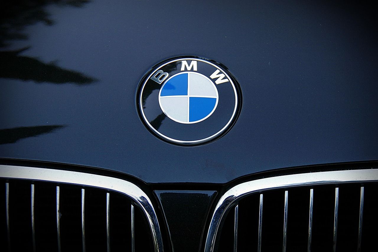 BMW значок чистой машины